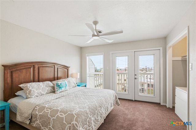 520 S 15th Street, Port O'connor, TX 77982