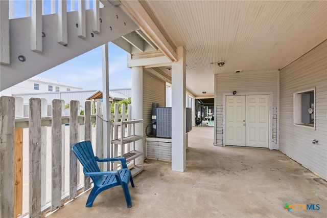 520 S 15th Street, Port O'connor, TX 77982