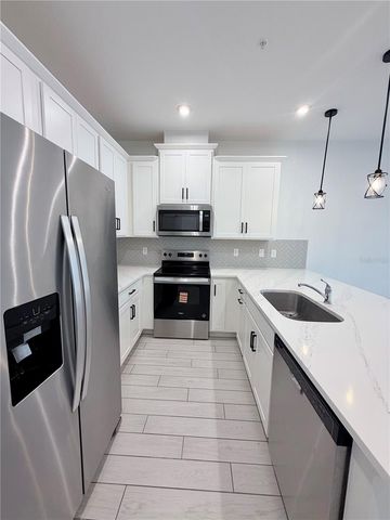 9855 WALKWAY DR, Orlando, FL 32832