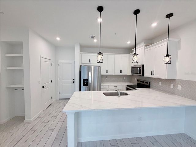 9855 WALKWAY DR, Orlando, FL 32832
