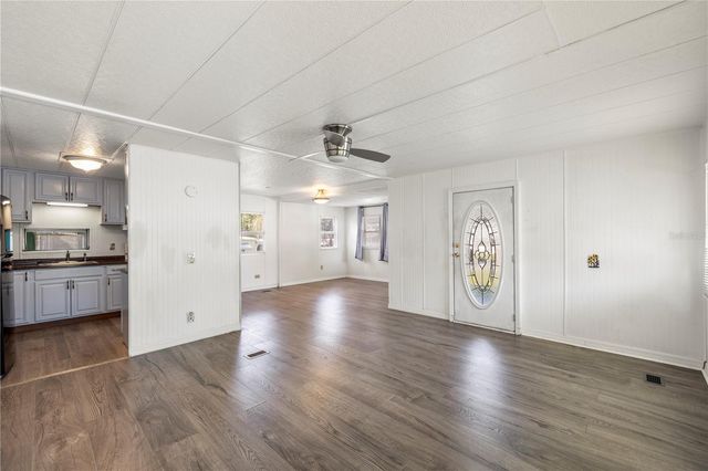 6123 RIDGEWOOD DRIVE, Zephyrhills, FL 33542