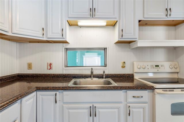 6123 RIDGEWOOD DRIVE, Zephyrhills, FL 33542