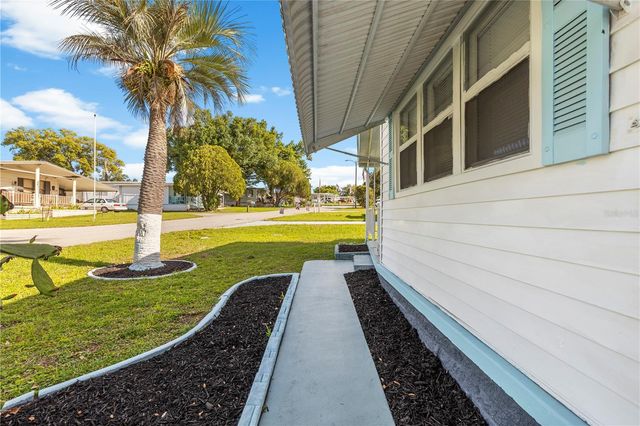 6123 RIDGEWOOD DRIVE, Zephyrhills, FL 33542