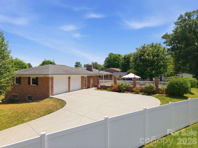 912 Briggs Street NW, Valdese, NC 28690