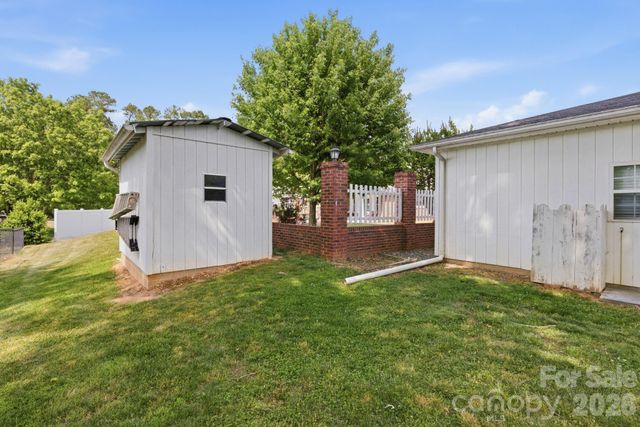 912 Briggs Street NW, Valdese, NC 28690