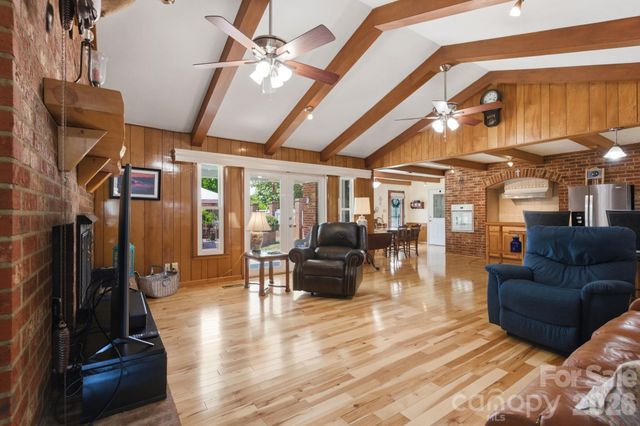 912 Briggs Street NW, Valdese, NC 28690
