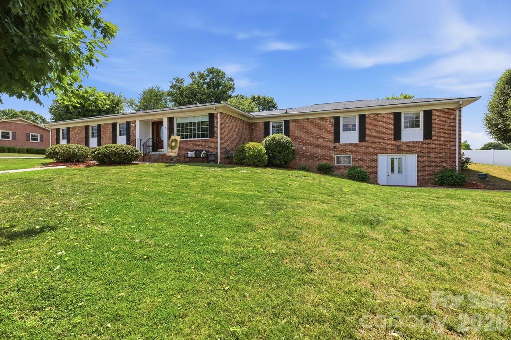 912 Briggs Street NW, Valdese, NC 28690