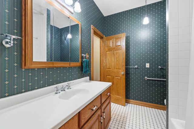 8620 Inver Grove Trail, Inver Grove Heights, MN 55076