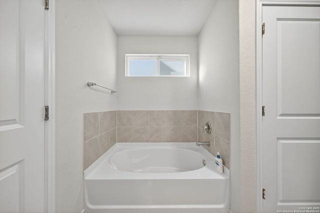 13550 13550 Ailey Knll, San Antonio, TX 78254