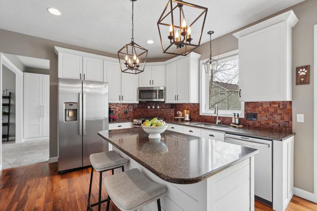 955 Lake Ridge, Woodbury, MN 55129