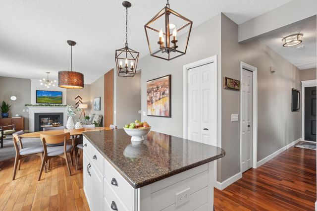 955 Lake Ridge, Woodbury, MN 55129