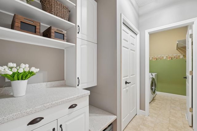 955 Lake Ridge, Woodbury, MN 55129