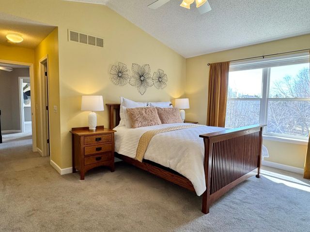 955 Lake Ridge, Woodbury, MN 55129