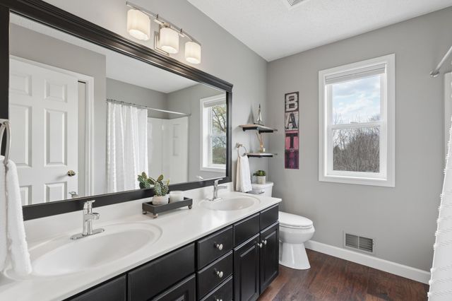 955 Lake Ridge, Woodbury, MN 55129