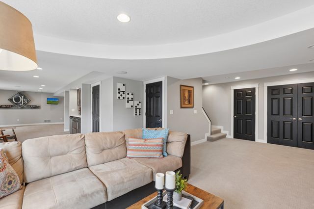 955 Lake Ridge, Woodbury, MN 55129