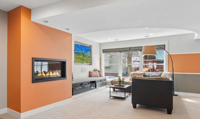 955 Lake Ridge, Woodbury, MN 55129