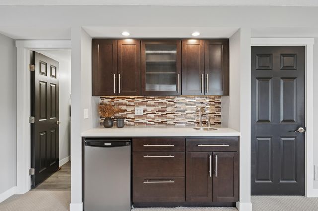 955 Lake Ridge, Woodbury, MN 55129