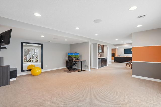 955 Lake Ridge, Woodbury, MN 55129