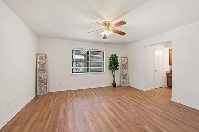 10411 Glenkirk, Houston, TX 77089