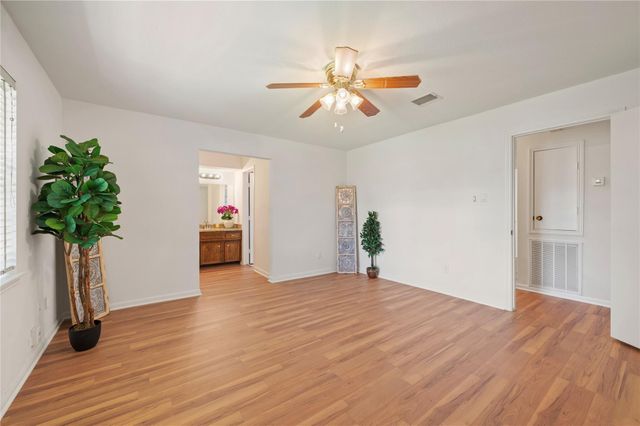 10411 Glenkirk, Houston, TX 77089