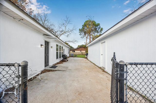 11910 11th Street, Santa Fe, TX 77510