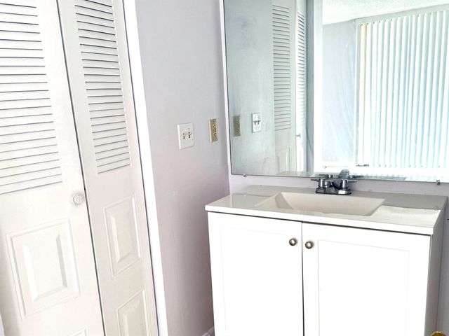 718 Executive Center Drive 34, West Palm Beach, FL 33401