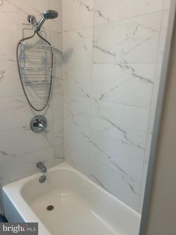 52 S FELLOWSHIP RD, Maple Shade, NJ 08052