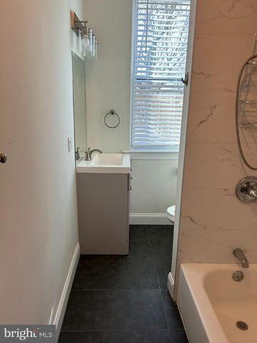 52 S FELLOWSHIP RD, Maple Shade, NJ 08052