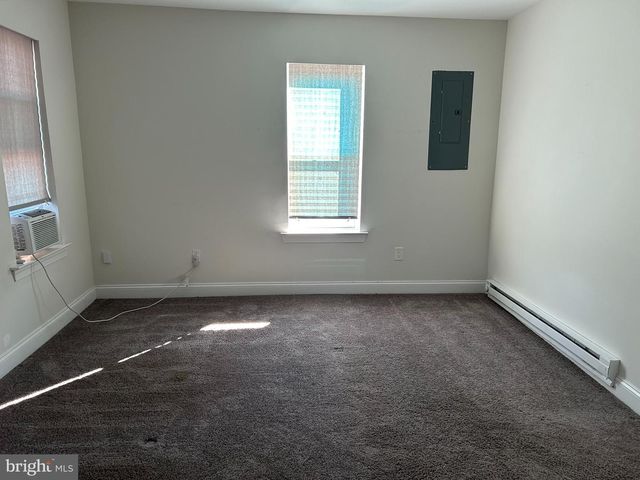 52 S FELLOWSHIP RD, Maple Shade, NJ 08052