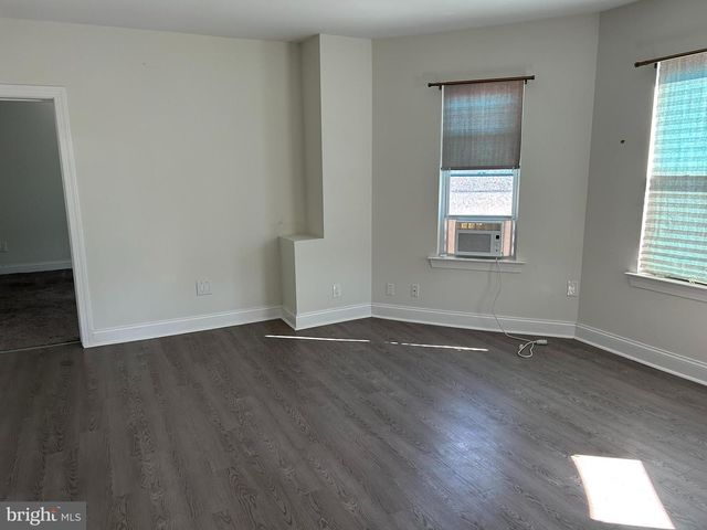 52 S FELLOWSHIP RD, Maple Shade, NJ 08052