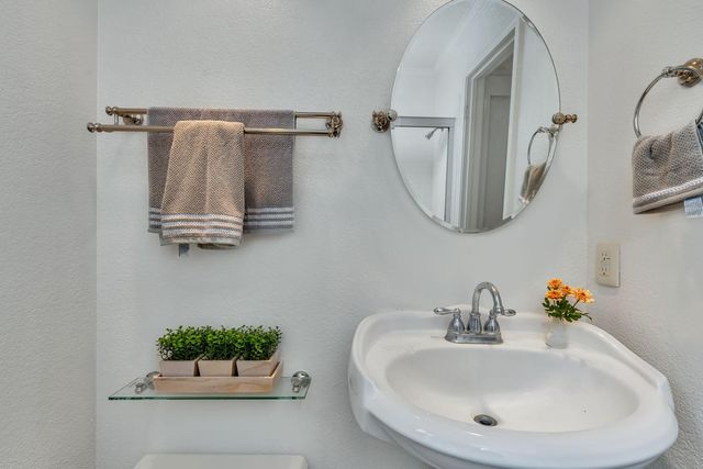 909 Neal St, Los Banos, CA 93635