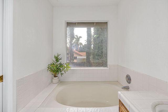 909 Neal St, Los Banos, CA 93635