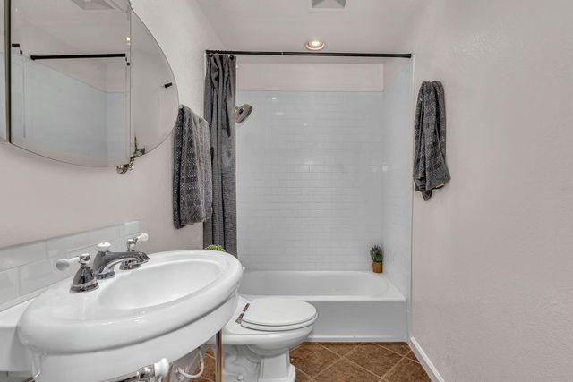 909 Neal St, Los Banos, CA 93635