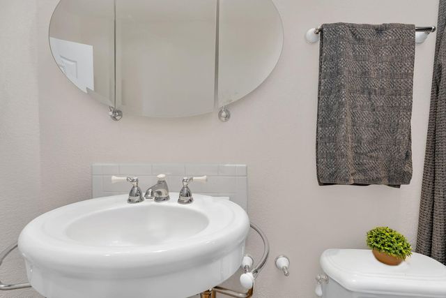 909 Neal St, Los Banos, CA 93635