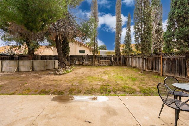 909 Neal St, Los Banos, CA 93635