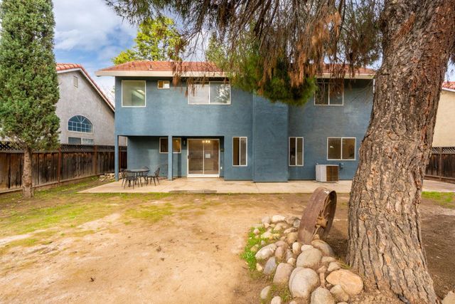 909 Neal St, Los Banos, CA 93635