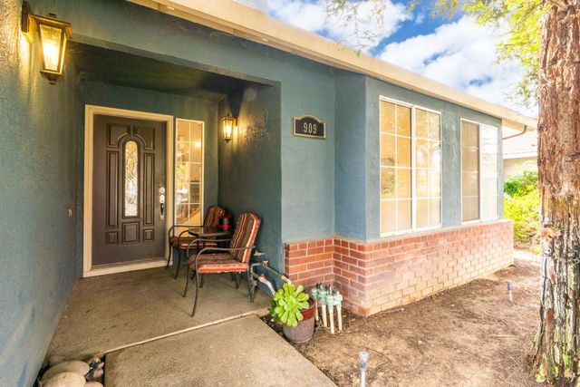 909 Neal St, Los Banos, CA 93635