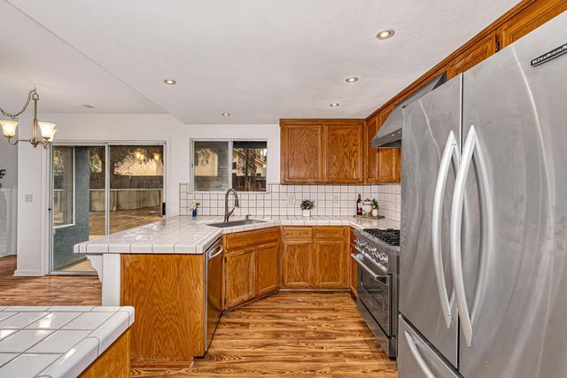 909 Neal St, Los Banos, CA 93635