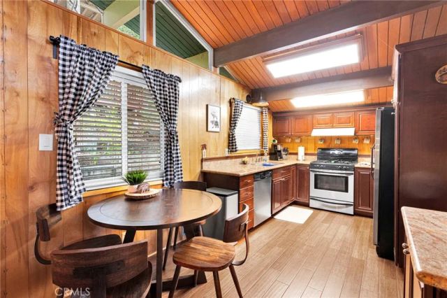 535 Sunderland Court, Lake Arrowhead, CA 92352