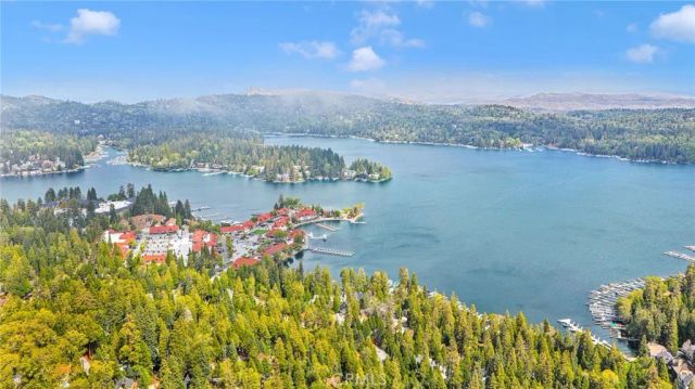 535 Sunderland Court, Lake Arrowhead, CA 92352