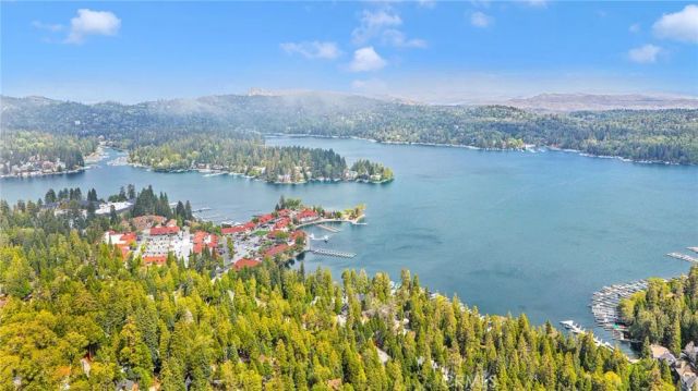 535 Sunderland Court, Lake Arrowhead, CA 92352