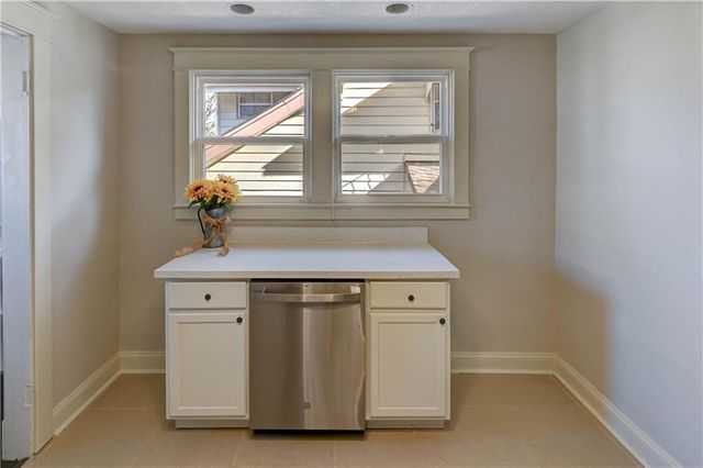 1326 Lake Avenue, Kansas City, MO 64109