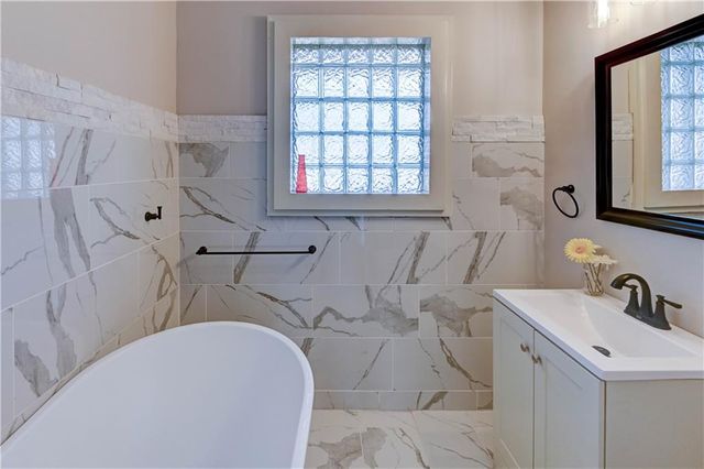 1326 Lake Avenue, Kansas City, MO 64109