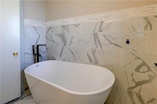 1326 Lake Avenue, Kansas City, MO 64109