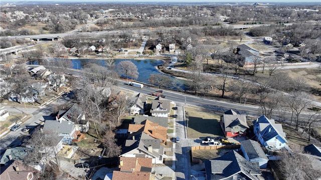 1326 Lake Avenue, Kansas City, MO 64109