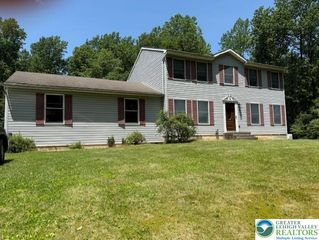 9155 North Loop Road, Washington Twp, PA 18080