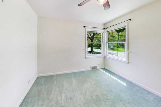 610 S Nawata Avenue, Mount Prospect, IL 60056