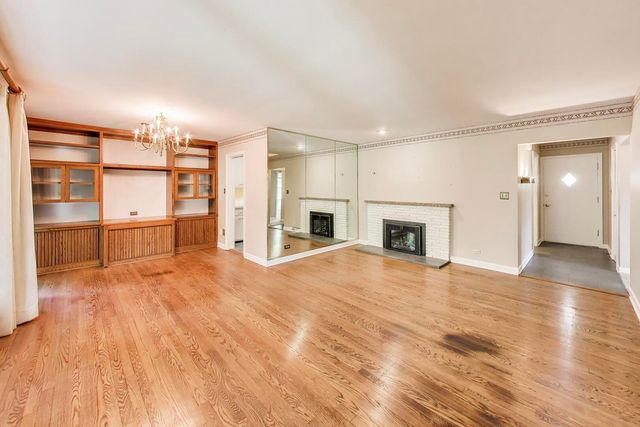 610 S Nawata Avenue, Mount Prospect, IL 60056