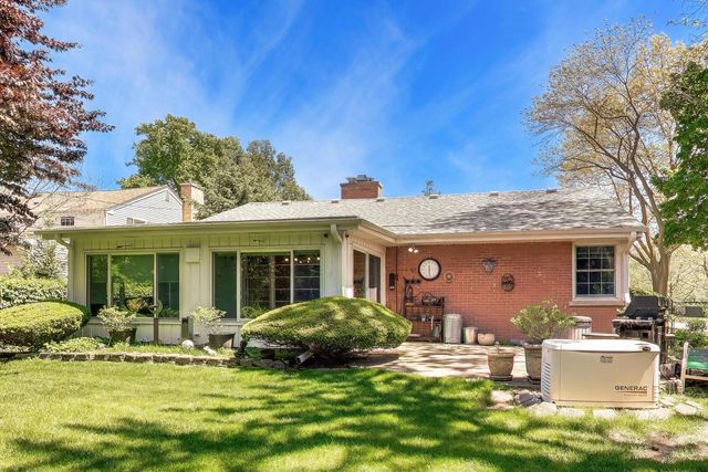 610 S Nawata Avenue, Mount Prospect, IL 60056