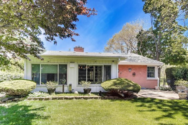 610 S Nawata Avenue, Mount Prospect, IL 60056